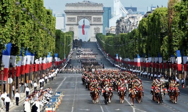 14 JUILLET À PARIS 🇫🇷 <br> LUNDI 14 JUILLET